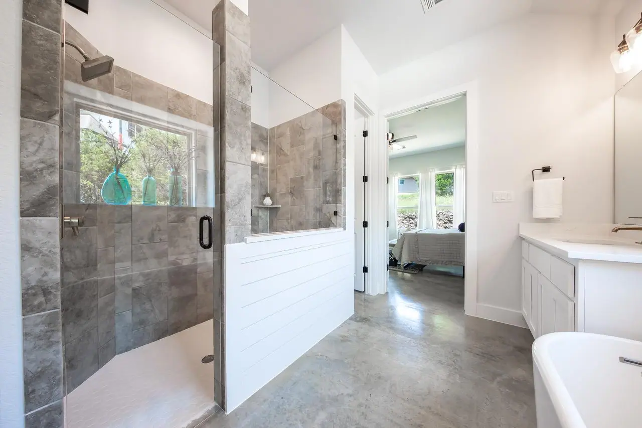 Bathroom, Hill Country Hideaway (RenovatePros project)