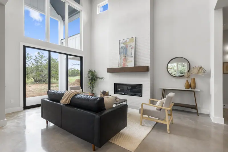 Living room, Round Mountain Modern Farmhouse (RenovatePros project)