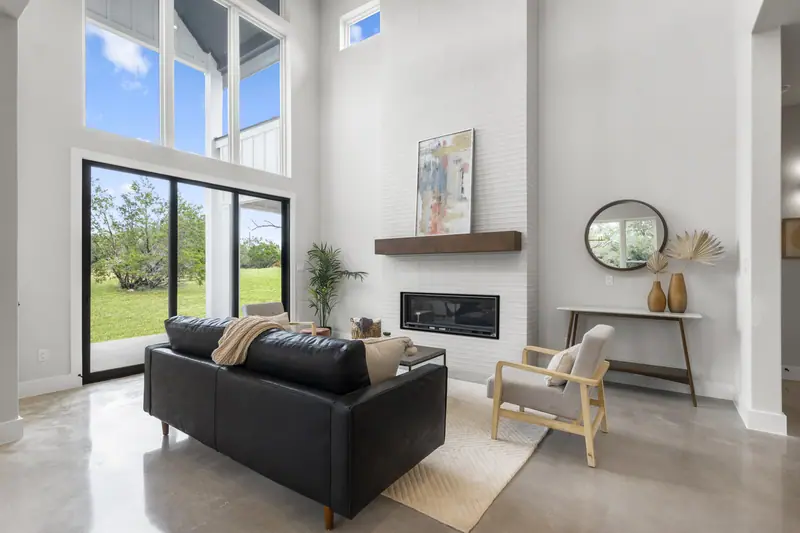 Living room, Round Mountain Modern Farmhouse (RenovatePros project)