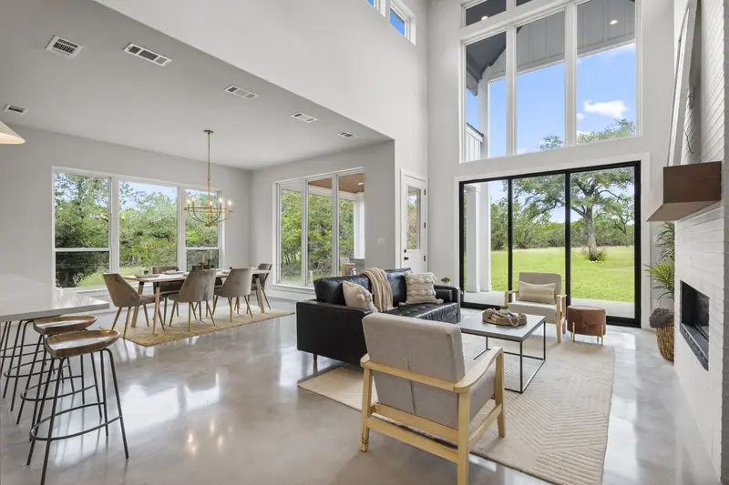Living room, Round Mountain Modern Farmhouse (RenovatePros project)