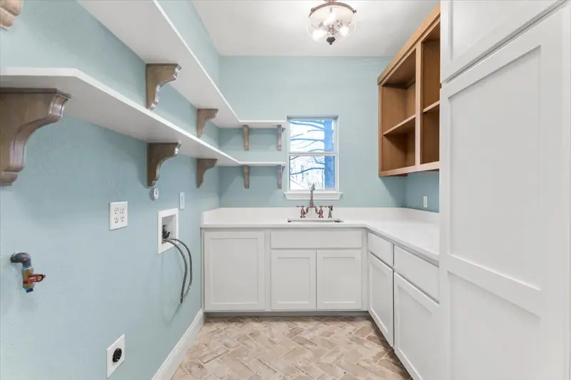 Laundry room, Round Rock French Country Remodel (RenovatePros project)
