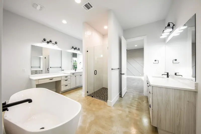 Bathroom, Spicewood Modern Farmhouse (RenovatePros project)