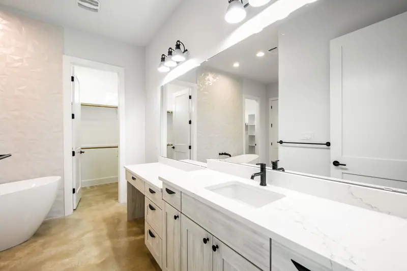 Bathroom, Spicewood Modern Farmhouse (RenovatePros project)