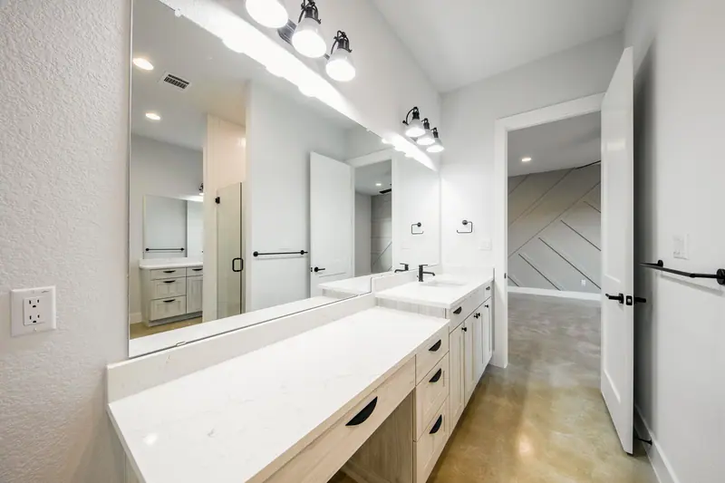 Bathroom, Spicewood Modern Farmhouse (RenovatePros project)