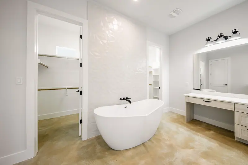 Bathroom, Spicewood Modern Farmhouse (RenovatePros project)