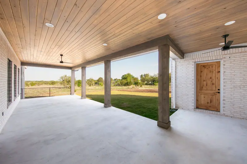 Covered porch, Spicewood Modern Farmhouse (RenovatePros project)